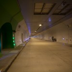 Tunel, vlevo nouzový prostor