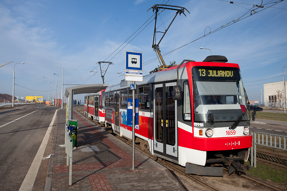 Tramvaj č. 13 na konečné v Králově Poli